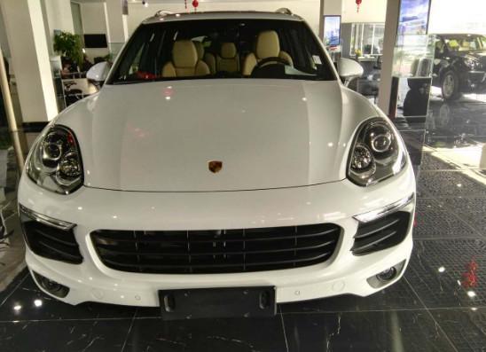 首批全新保时捷卡宴Turbo到店实拍,造型霸气,价格是美国的两倍