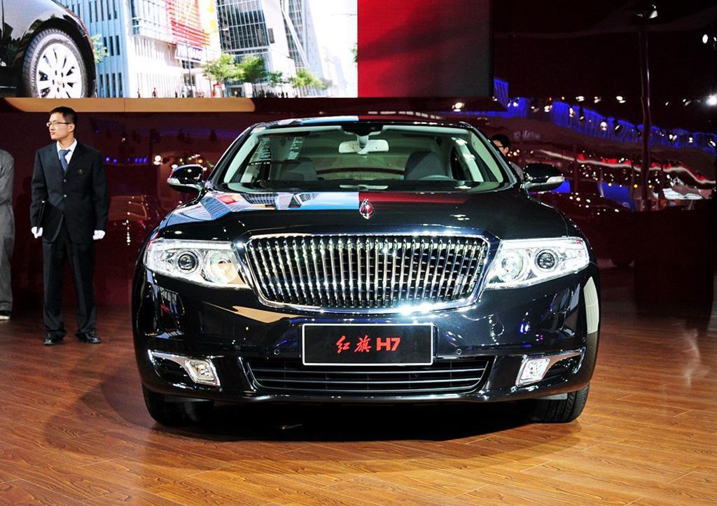 28万提走红旗H7, 车主说开起来比奥迪有面子, 交车仪式非常隆重!