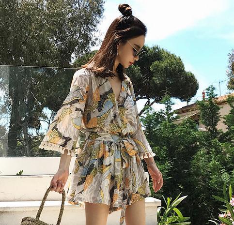 吊带连体裤搭配 不可思议! 150矮个子女生, 这样穿连体裤, 拉长身高比例显个高