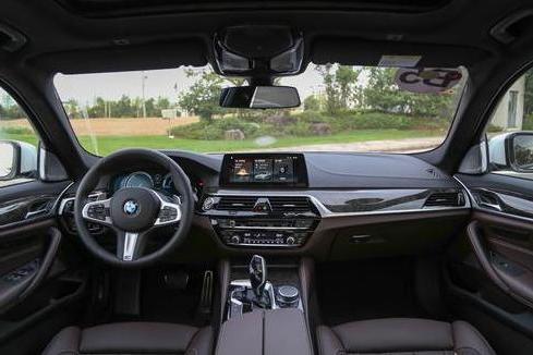 换代后更火的豪华轿车，一天卖出750辆，奥迪A6L冠军宝座悬