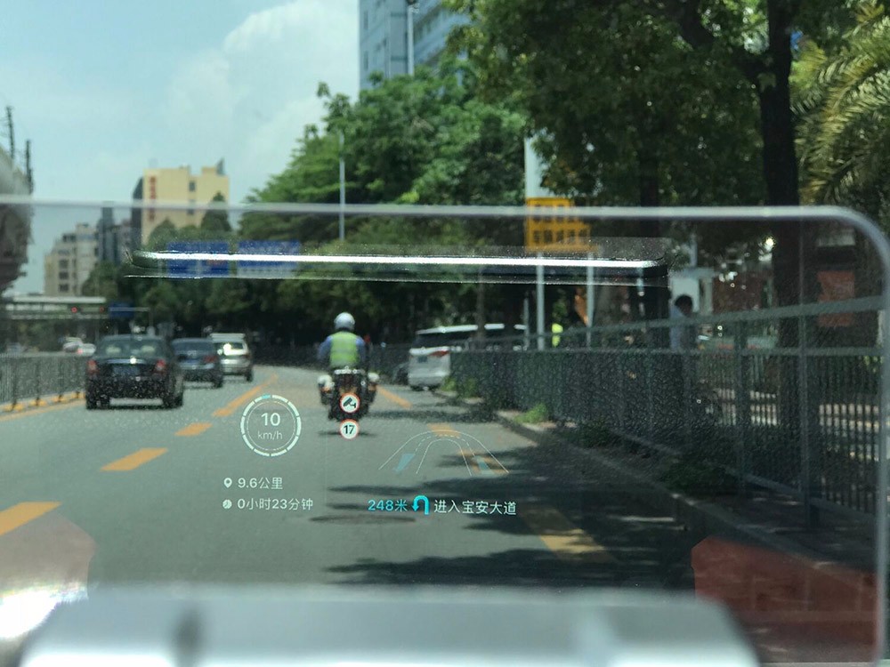 汽车HUD抬头显示器哪个好? 选择圆盾还是车萝