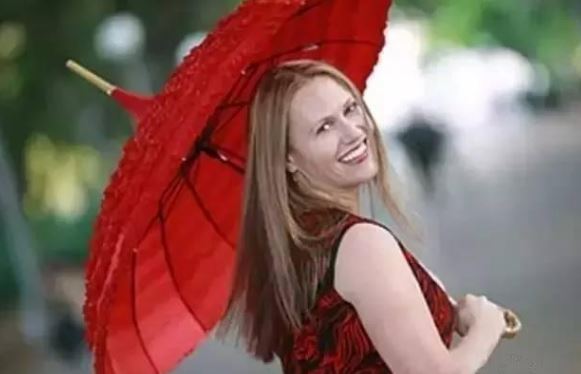 她硕士毕业当妓女,专门为残疾人服务的性工作