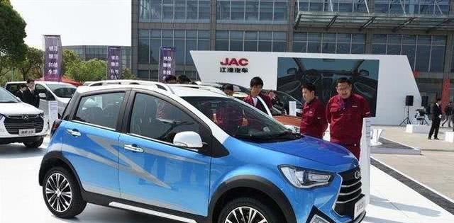 最低3.68万的国产SUV,标配就有电动车窗,月薪2500都开得起