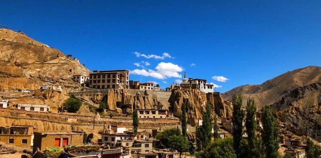 领土,被多个国家轮番占领,被称小西藏,至今未收回