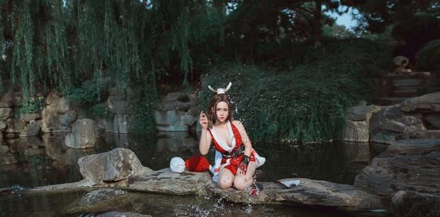 王者荣耀:pk张琪格不知火舞cos秀,这一次穿了