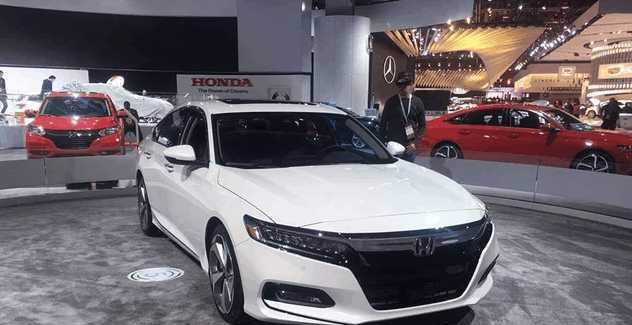 本田全新雅阁轿车实力领先，但大家却更看好全新凯美瑞！