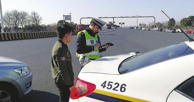 交警提醒:考完驾照后,长时间没碰车的人,必须要