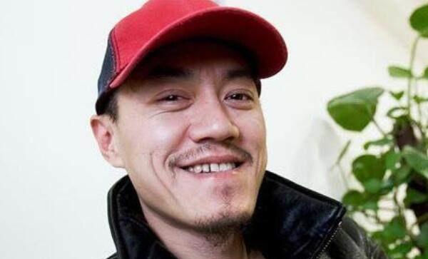 翻版光头强凭一首歌走红, 娶网红妻子, 有家庭后座驾都低调