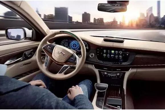 开夜车2个半小时 双手没碰过方向盘 全球第一个超级智能驾驶系统