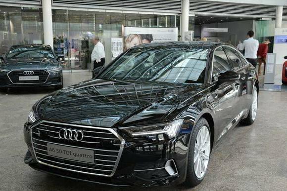 全新奥迪A6内饰,  美得不像话, 完胜奔驰E！