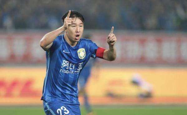 国足球员年薪排行:队长郑智才排第三,第一名你
