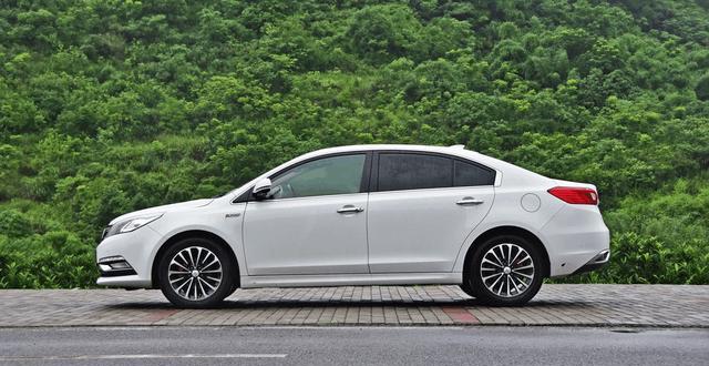 英朗、轩逸真的好? 这3款轴距朝2米7的大空间家轿仅9万就可入手