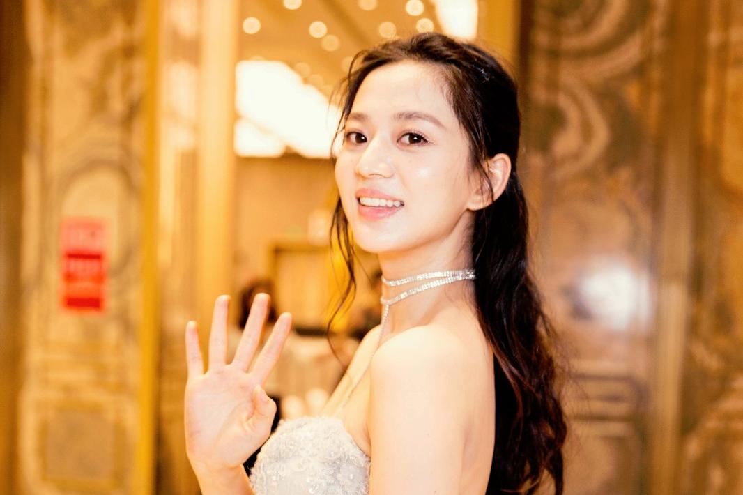 姐姐唐本闪耀照顾北京电影节红毯贴心灵动阿拉蕾"满分力"演员创战纪电影下载图片