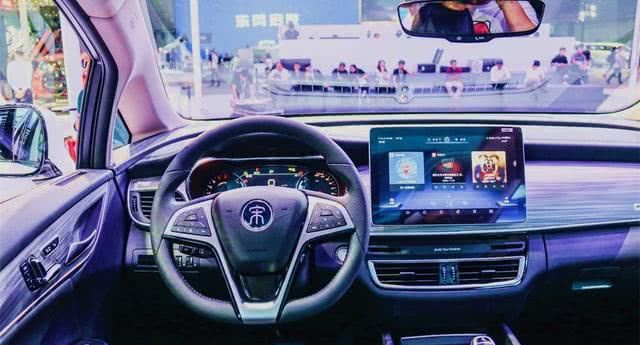 GL8、奥德赛遇硬茬,国产出品7.9秒破百,油耗低至1.4L