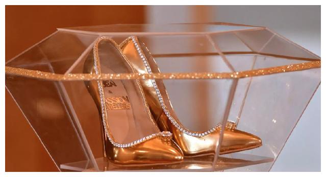 世界上最贵的高跟鞋价值1700万美元。网民: