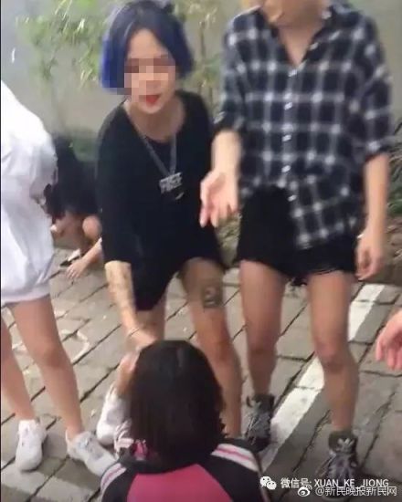 上海6同龄人街头公然暴力殴打1女生网友不能忍