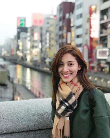 陈凯琳公布与郑嘉颖婚讯,8月12日巴厘岛举行婚礼,否认怀孕传言