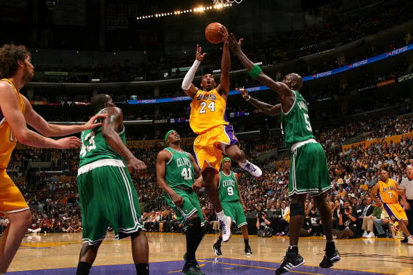 10年总决赛科比的命中率只有40%,放到现在他