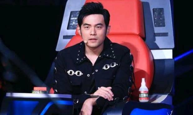 《中国好声音》人气投票，周杰伦仅8万票，而他荣获第一得41万
