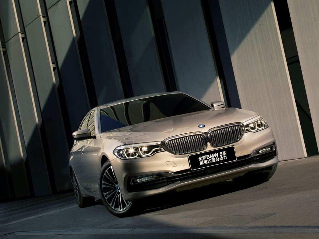 搅局者:全新宝马330e!豪华品牌要挠头,B级车心里苦