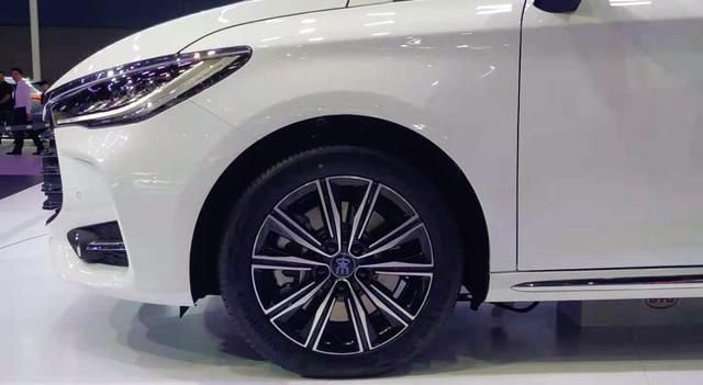 GL8、奥德赛遇硬茬,国产出品7.9秒破百,油耗低至1.4L