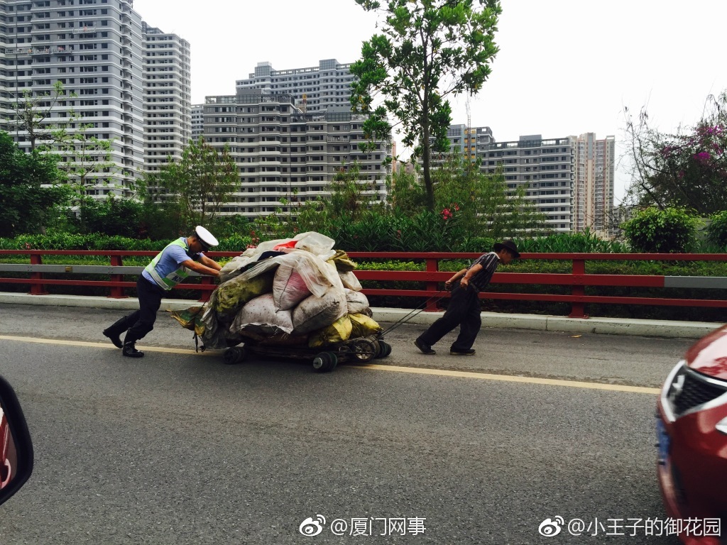 为厦门交警疯狂打电话[心]