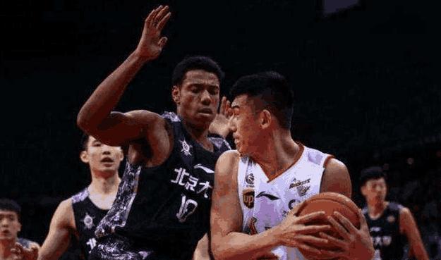 中国男篮喜获一员猛将!中非混血,实力不俗,扬言