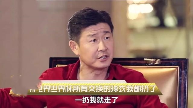 天壤之别!梅西与弱队门将交换球衣并收藏,国足