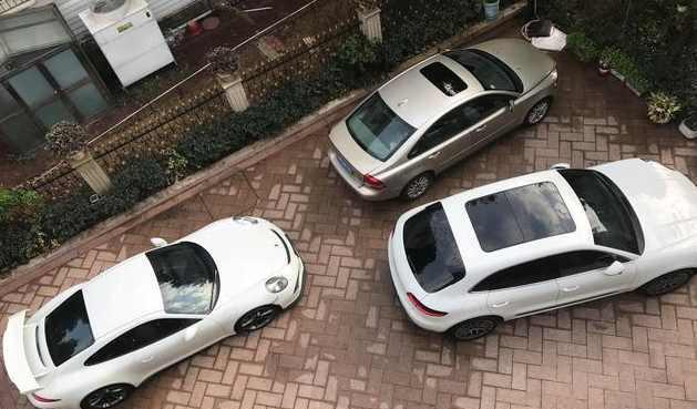 痴迷保时捷的好基友, GT3搭配macan越野车, 市区速度炸街王