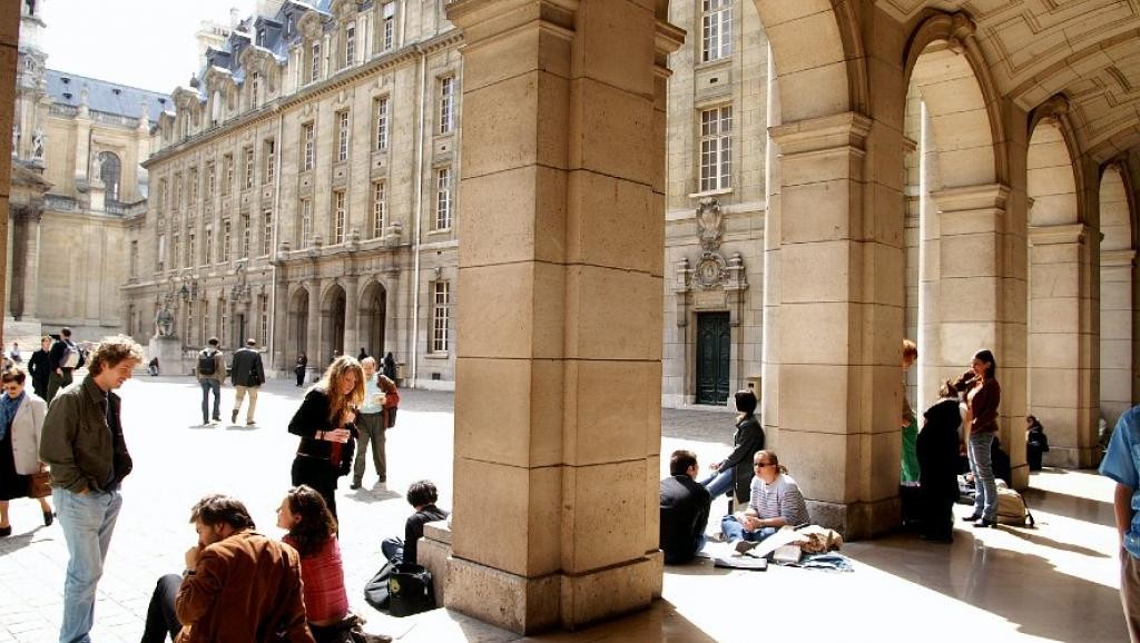 法国总理宣布外国留学生学费暴涨十几倍!用意