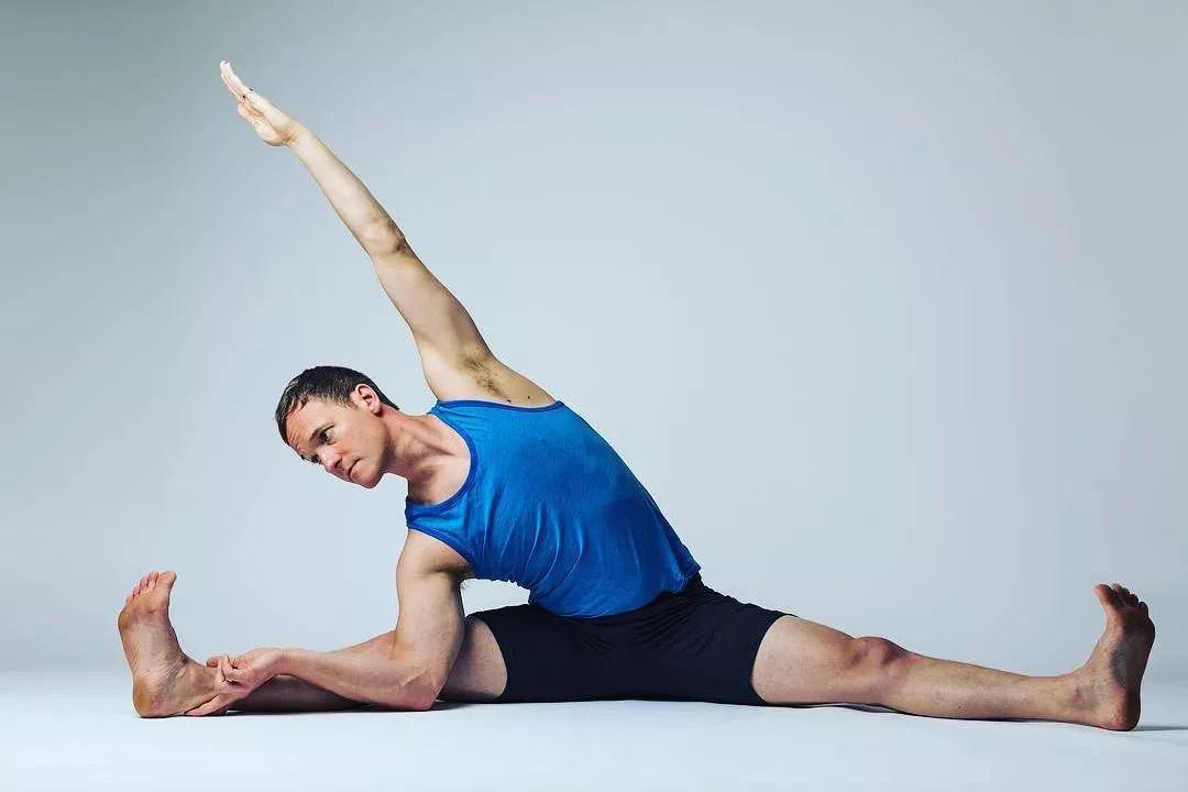 来自瑜伽男教练的背部拉伸,7个动作全方位缓解疲劳