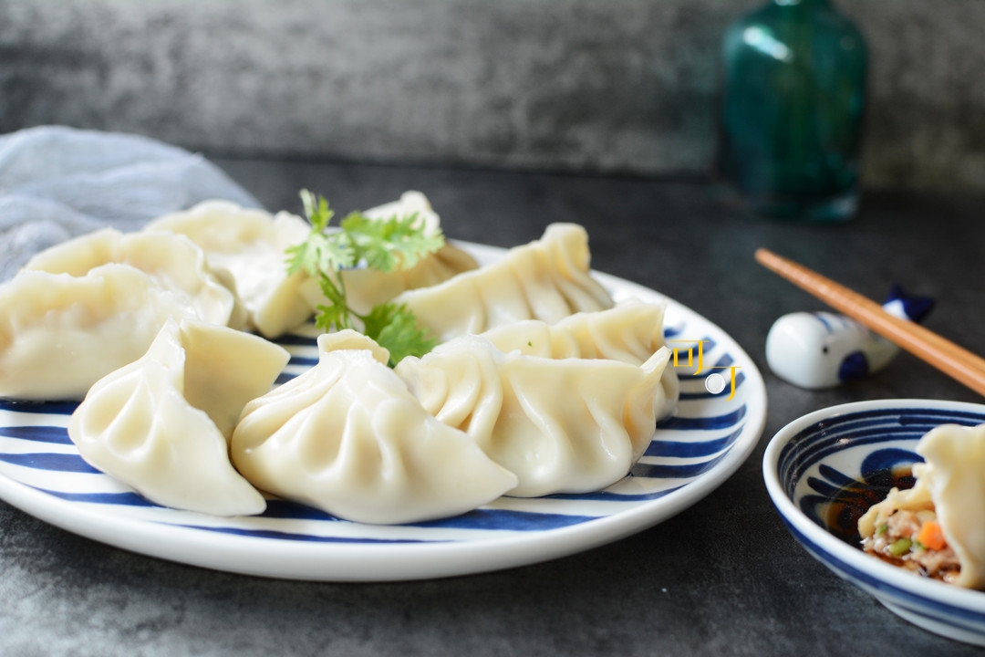 开学季做点饺子当早餐,这两种食材调成的馅,孩子爱吃,有营养