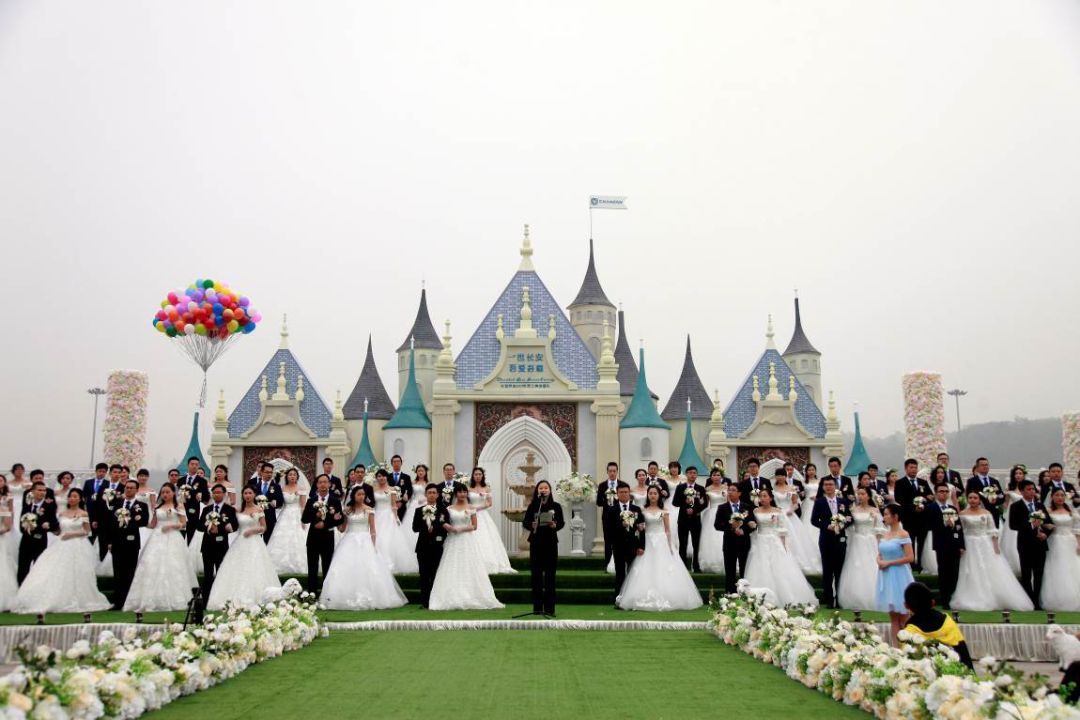 晋嫣宣布婚讯刷爆了微博,而这66对新人却火爆