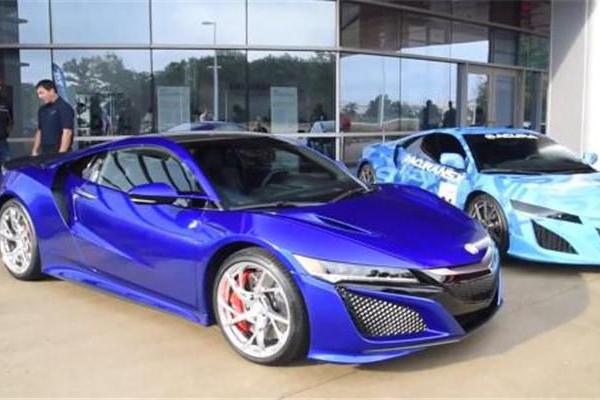 日本偶遇一辆300万跑车，看到前脸时，网友直呼：思域的大哥啊！