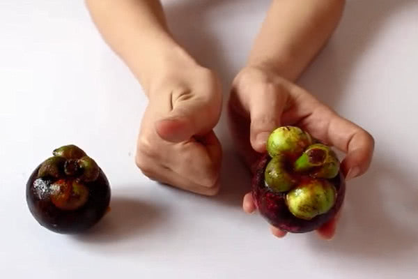 挑选山竹有窍门,只需记住3个妙招,挑的山竹个