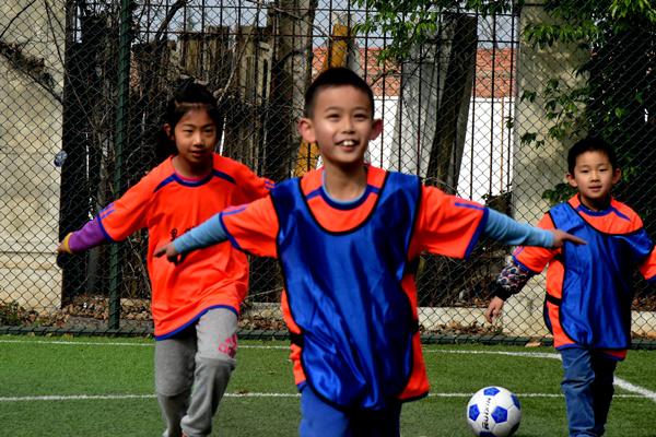 昆明少儿足球训练日志:在必然收获之外 足球训