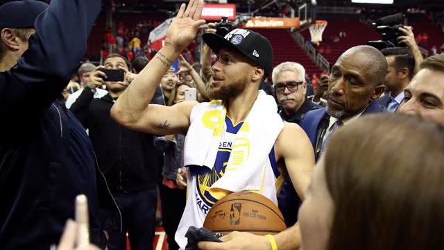 多次被格林弄伤,詹姆斯下场前的这一行为,暴露