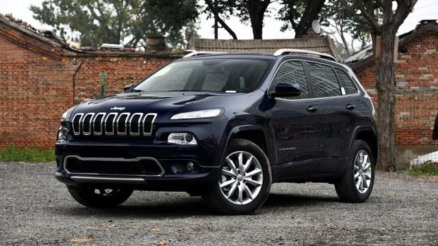 被奥迪Q5逼急的硬派SUV，曾卖60万怒怼宝马X3，如今15万卖不动