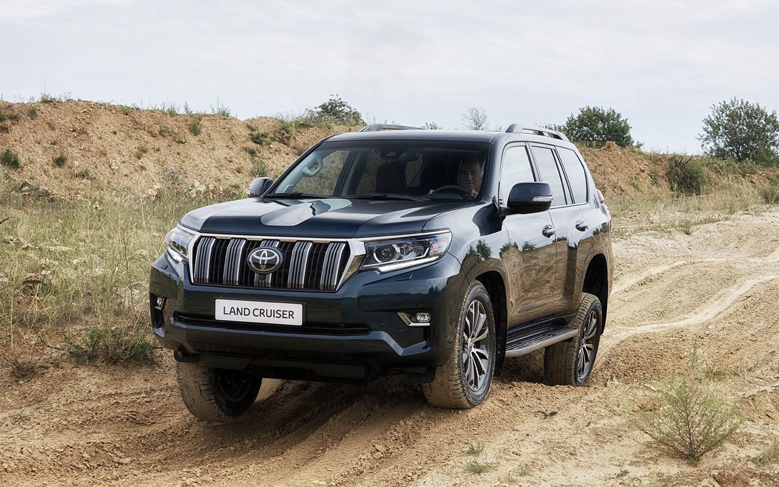 普拉多兄弟车型，外观霸气，越野更强，为什么路上看不到?