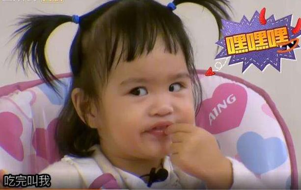 陈小春又变“女儿控”,这次看上了包贝尔女儿饺子,猛夸饺子可爱