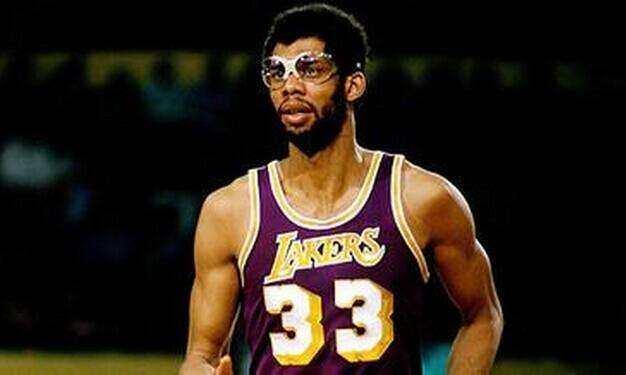 NBA单赛季得分排行Top5!詹皇无缘入围,一人比