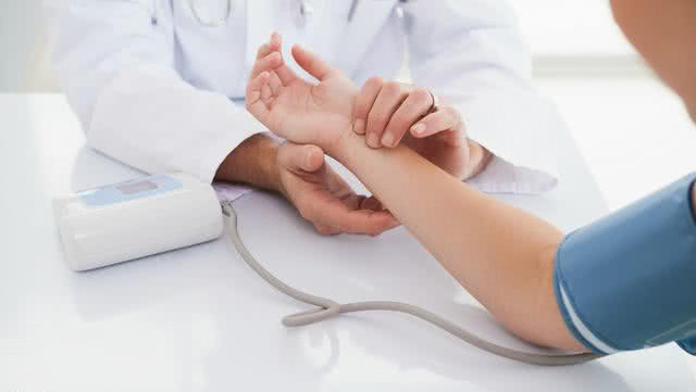 高血压不要怕!这几种天然降压食物坚持吃,稳定血压更有效