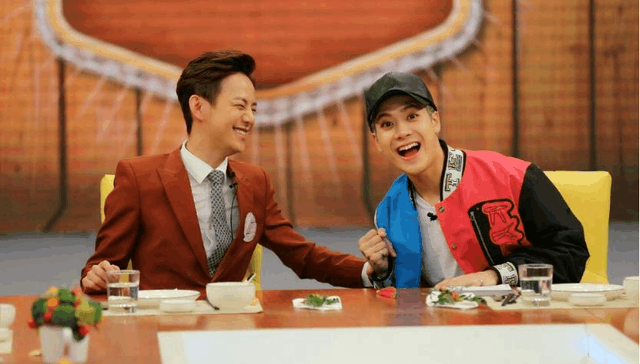 王嘉尔将参加国内一档新综艺, 搭档景甜, 网友: 又是抄袭的节目