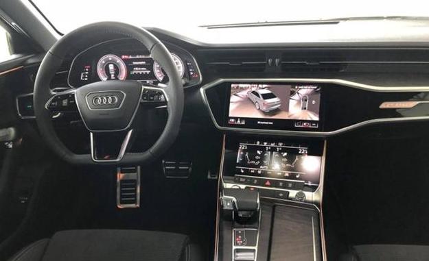 偶遇全国首台2019款奥迪A6L!黑色车身帅到掉