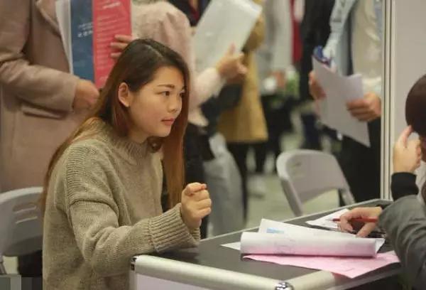 现在很多工厂只要18到35岁的年轻人,背后真相