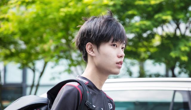 EDG发布转会公告, Korol童扬转会到皇族RNG