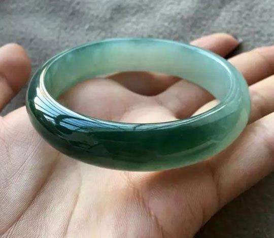 奇葩婆婆丢了手镯，认定是儿媳偷的，老公抬起右手时，她离婚了