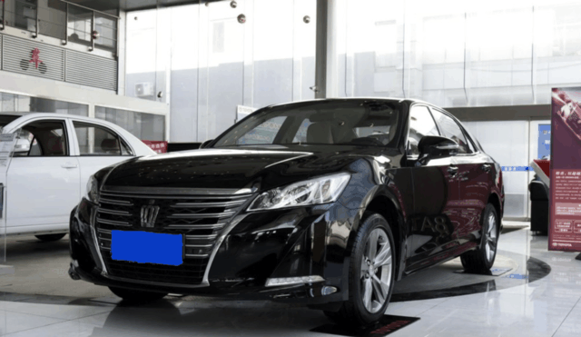 丰田皇冠2.0T先锋版降价两万块, 24.68万起价,