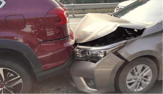 卡罗拉追尾比亚迪唐 这结果你怎么看