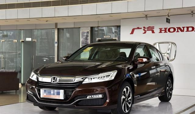 朋友推荐我买凯美瑞, 家人却相中这款本田-雅阁, 外观更高端大气